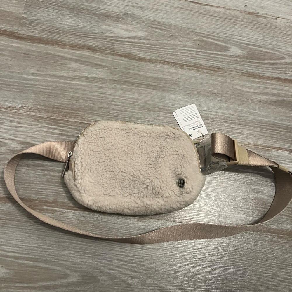 Lululemon Everywhere Fleece Belt Bag